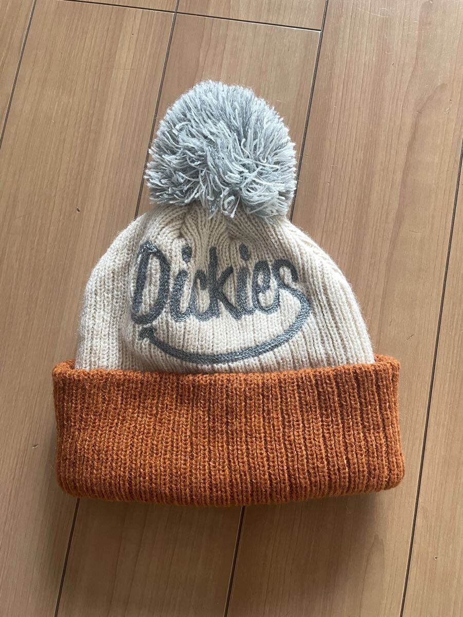 ★未使用新品！Dickeys ディッキーズ☆ポンポンがかわいい！ ニットキャップ ニット帽☆57-59cm☆送料185円★