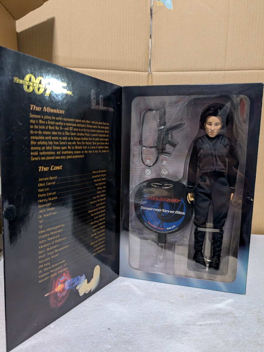 2004年 絶版フィギュア Michelle Yeoh as Wai Lin 12インチ 1/6 スケール ジェームズボンド 007 サイドショー 007 TOMORROWNEBERDIES