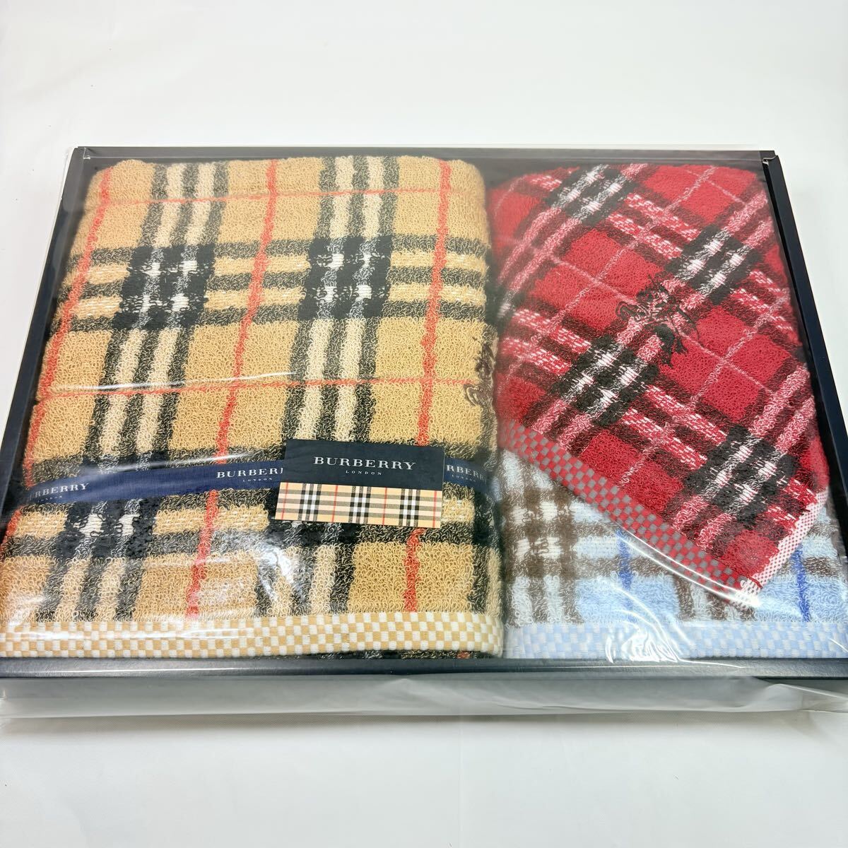 美品未使用　BURBERRY LONDON バーバリーロンドン　バスタオル＋ウォッシュタオル２枚　ノバチェック　ベージュ＋ブルー＋レッド　西川産業