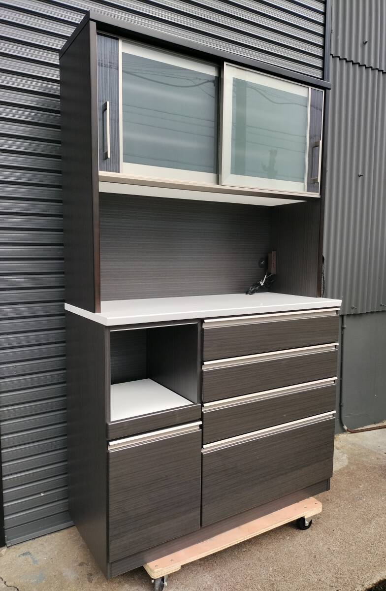 美品【愛知近郊・配送可】近藤産業 食器棚 キッチンボード ハイタイプ コンセント付 ハイグロス 高さ200cm×幅1195cm×奥行50cm モダン