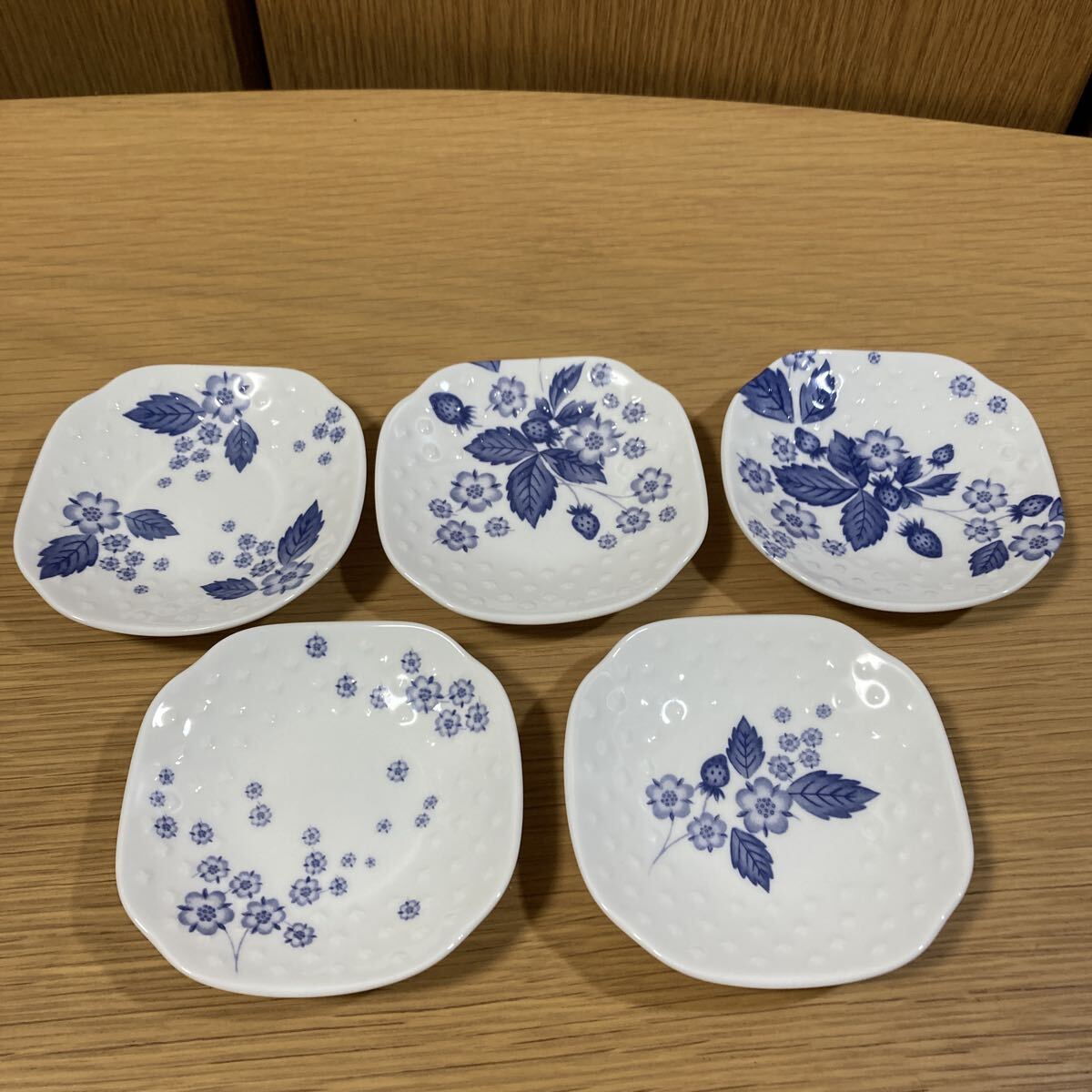 ▼ ウェッジウッド≪ストロベリーブルーム インディゴ ミニプレート ５枚≫WEDGWOOD STRAWBERRY BLOOM INDIGO 小皿 皿 プレート