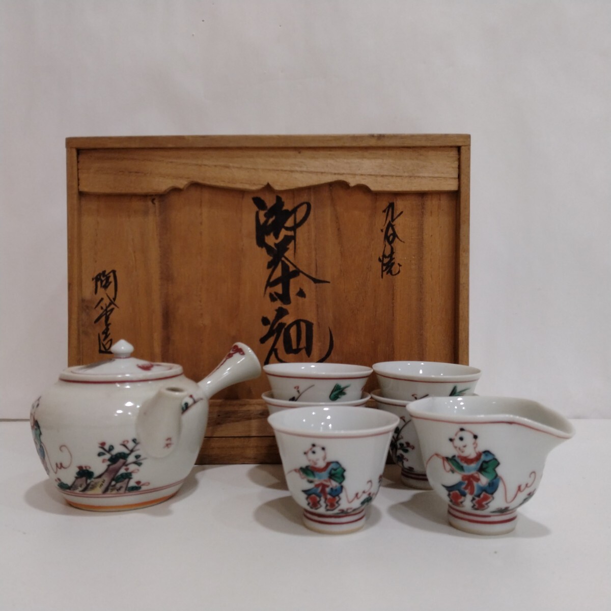 M310042　九谷焼　小茶器　色絵/犬引動詞焼　小茶器　色絵/犬引童子　急須 湯呑5客 湯冷まし　煎茶道具　共箱