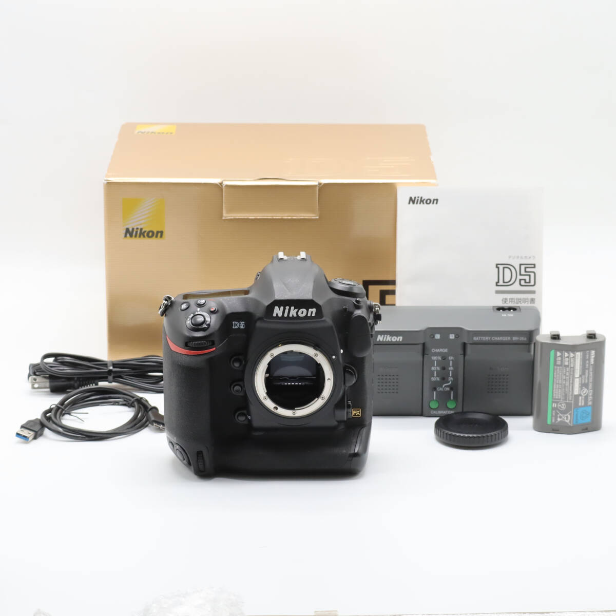 Nikon D5 ボディ XQD-Type ショット数 181279回
