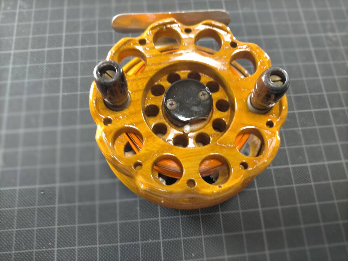 拂【日本製】 重利作 木製リール タイコリール 【ベアリング仕様】 チヌ　落とし込み 筏 イカダ 直径約87～90mm （検 昭和レトロ DXH