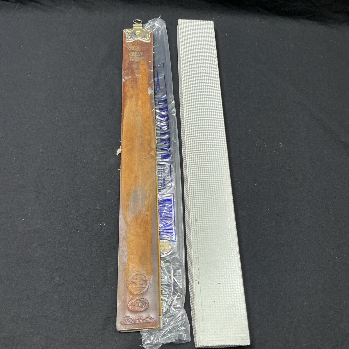 【L8B676】レザーストラップ 革砥 カミソリ研ぎ レザー研ぎ 刃物研ぎ 研磨ベルト 床屋 西洋剃刀 ヴィンテージ 理容道具