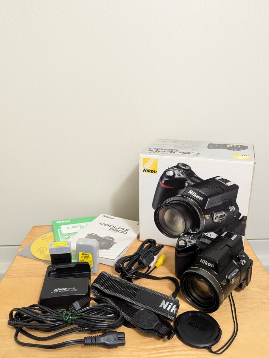 【中古・動作品】ニコン NIKON COOLPIX 8800 ＋予備バッテリー ＋ HN-CP14（×2）＋ FF-CP11NC