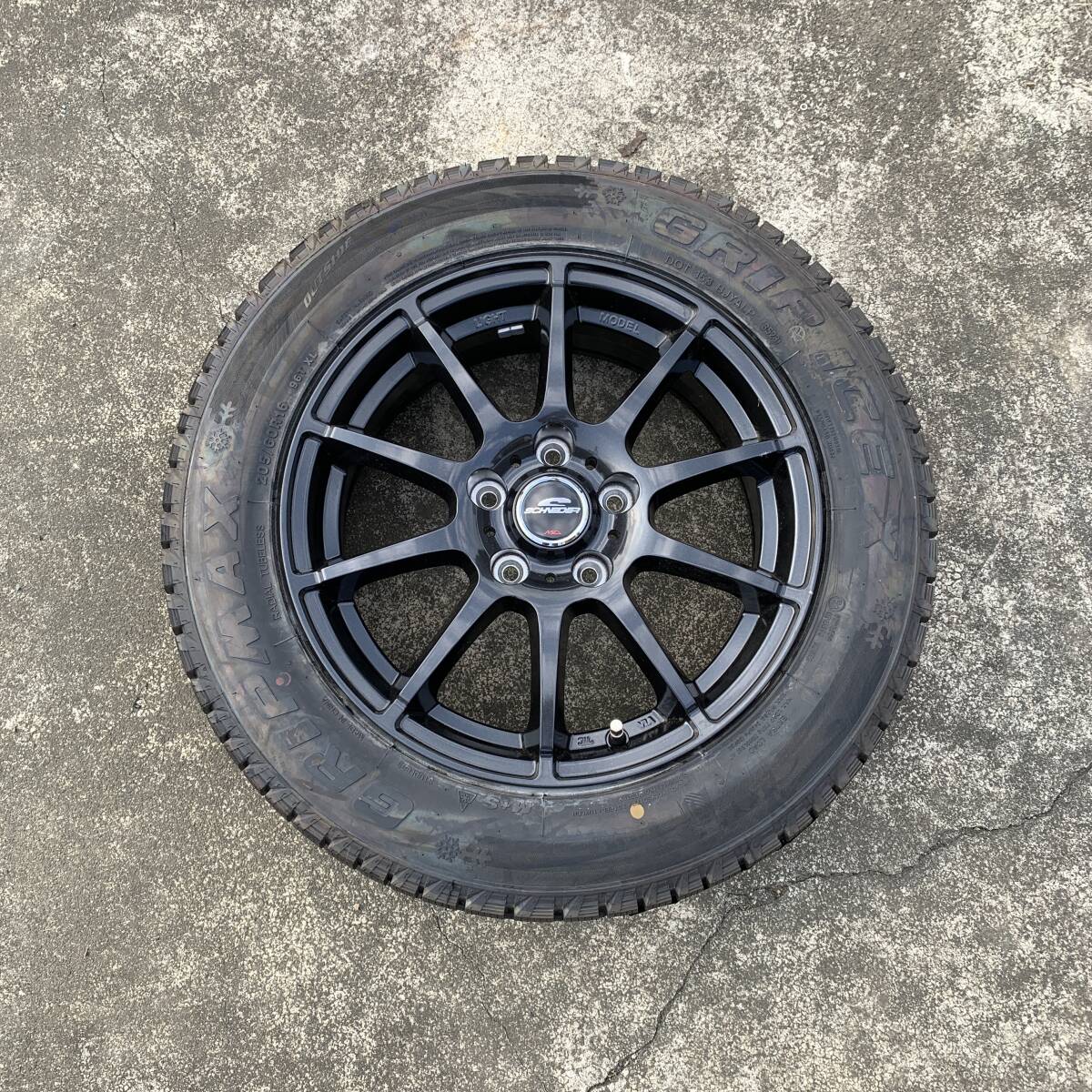SCHNEIDER ホイール　16インチ　16×61/2J GREFMAXX スタッドレスタイヤ グリップマックス　205/60R16 96T XL　XZ4031