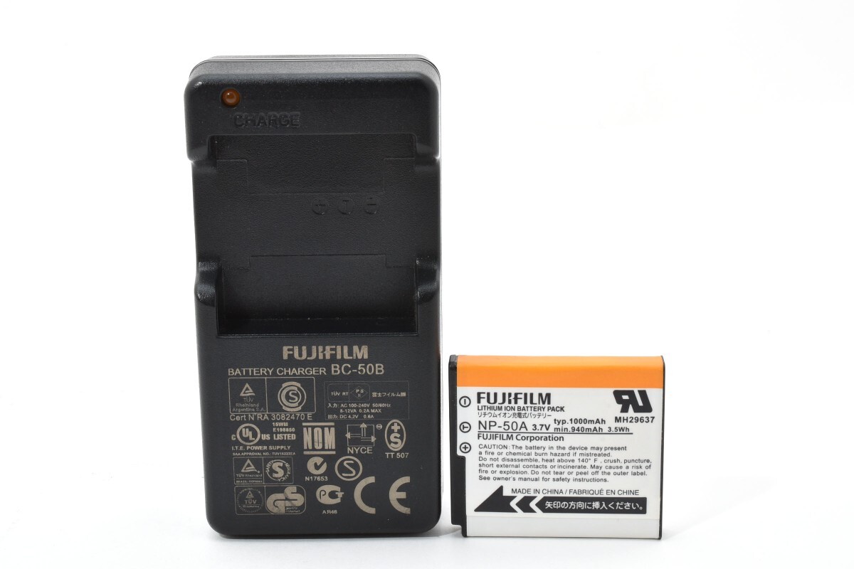 美品　富士フイルム　FUJIFILM　純正　バッテリー 充電器　BC-50B　NP-50A 　　　H35