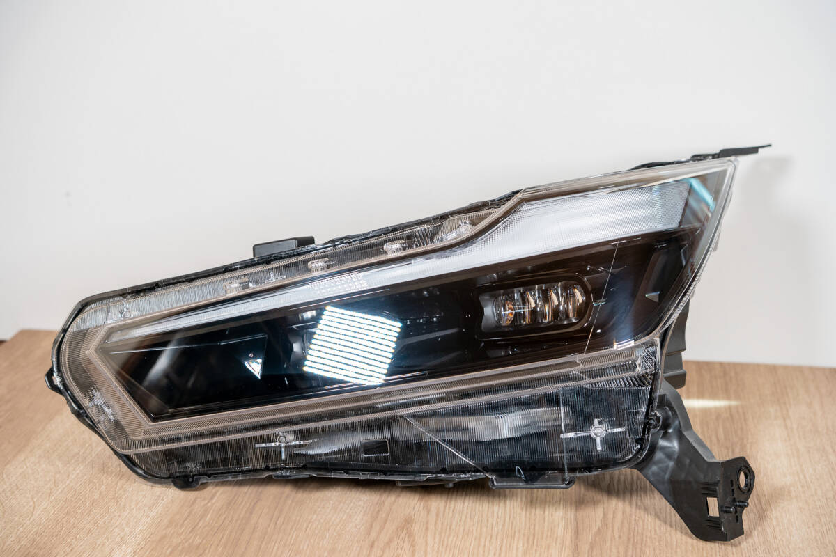 ■美品■令和7.01■IJL100-8F08E■ホンダWR-V DG5 左ヘッドライト/左ヘッドランプ純正/33150-31X-K02■