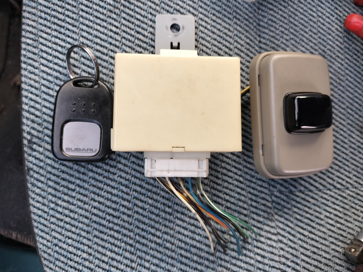 レター600円発送！サンバー バン ワゴン TV1 TV2 TW1 TW2 前期 1ボタン 赤外線式 キーレスコントローラー リモコン 受光部 プレオRA1 RA2