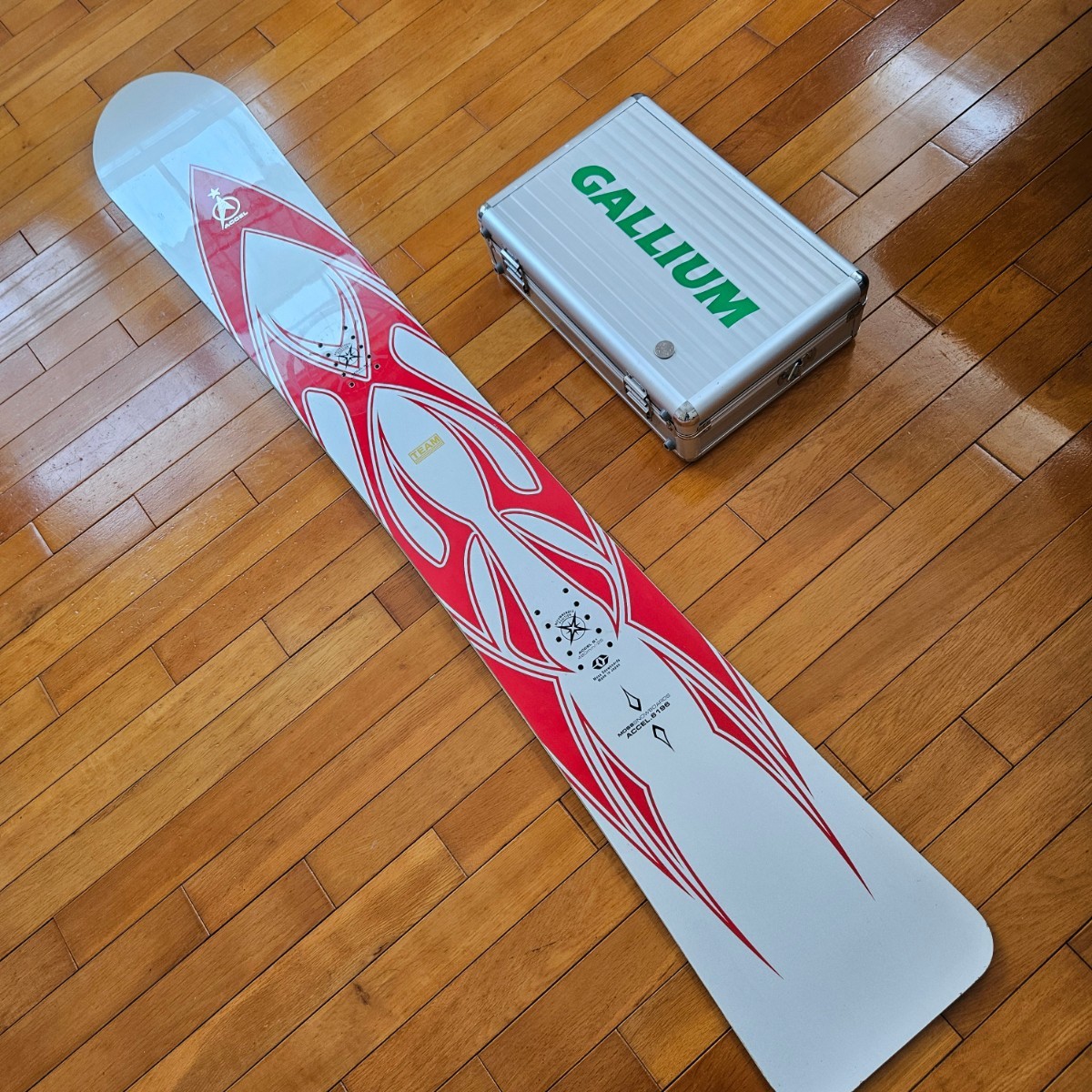 ★送料無料即滑走 超美品MOSS ACCEL TEAM 161 cm 電動ロトブラシチューンナップ済 ホットワックス エッジビベリングダリング済メタルボード