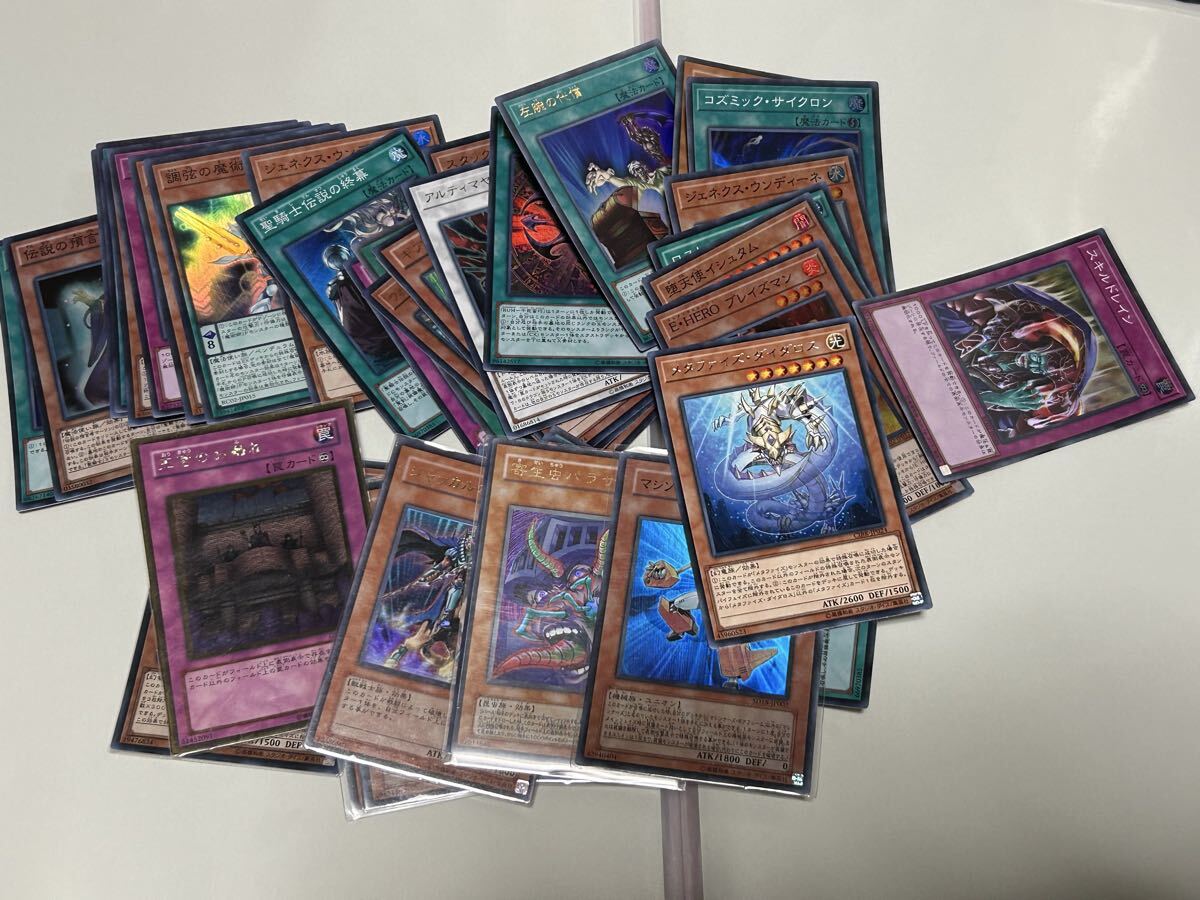 遊戯王カードまとめ売り　スーパーレア他スリーブ・缶ケース付き