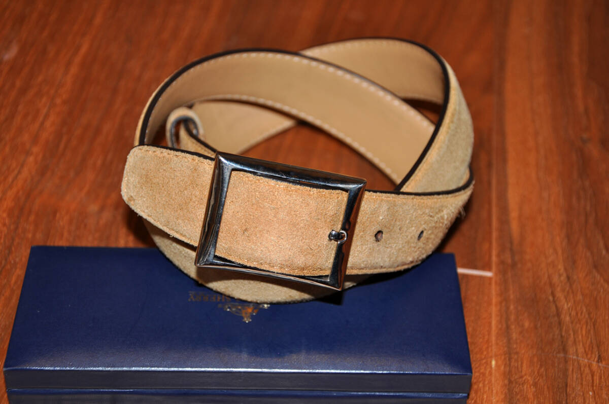 1度のみ着用極美品 定価10万程 ベルルッティ タバコスエード　全長102㎝　中央穴 86㎝ ベルト ブラウン パティーヌ シルバー