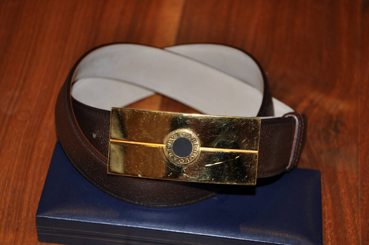 極美品正規数度のみ着用 BVLGARIブルガリ ブルガリ プレート バックルベルト ブラウン 全110㎝ 調節可 ゴールド メタリック メンズ