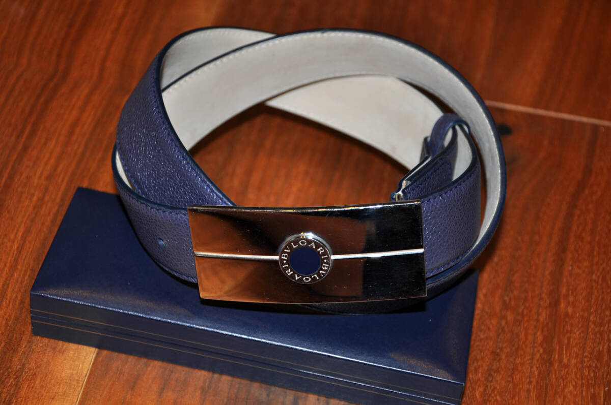 極美品 正規数度のみ着用 BVLGARIブルガリ ブルガリ プレート バックルベルト ネイビー 全109㎝ 調節可 シルバー メタリック メンズ
