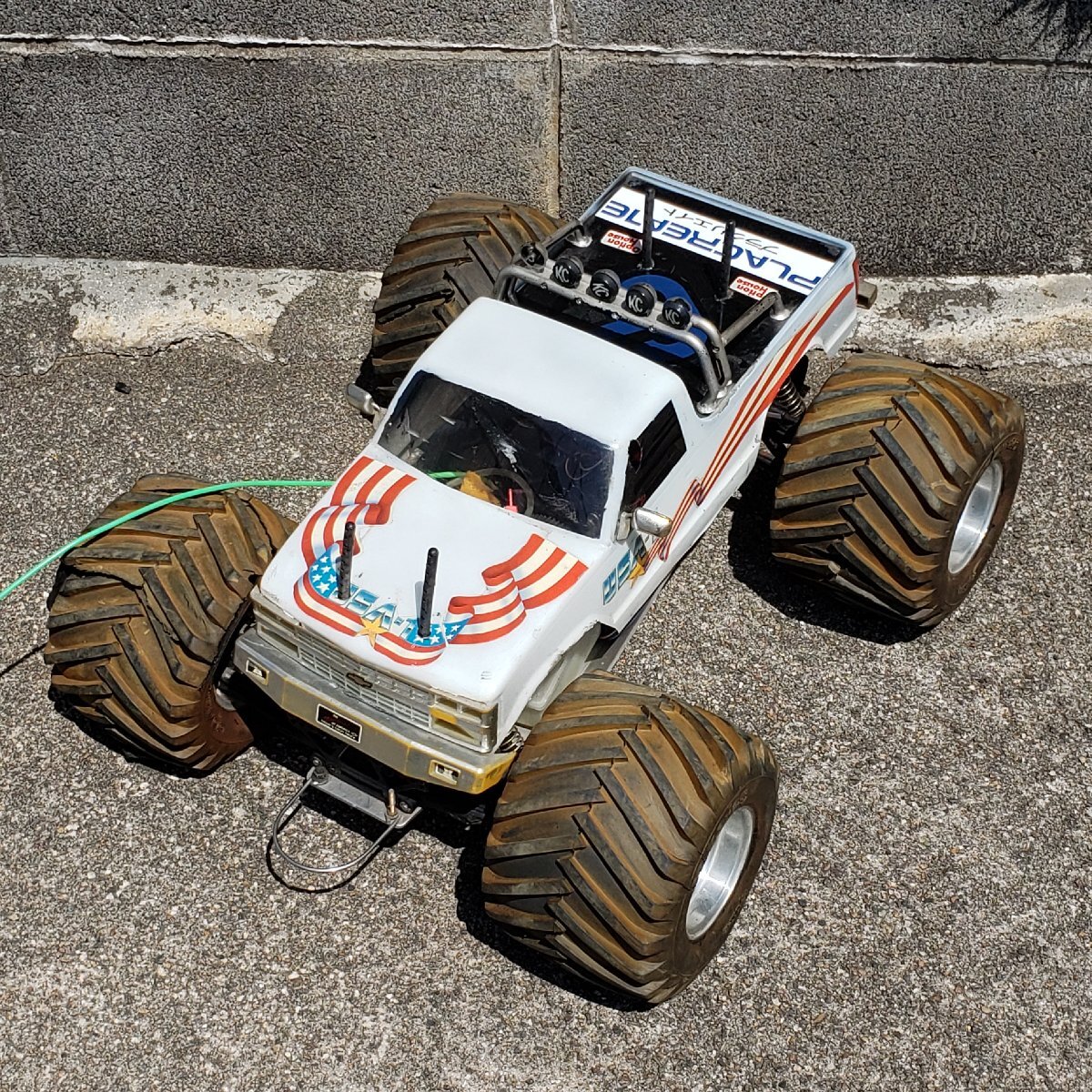 モンスタートラック ラジコン 京商 usa-1　4WD 1/8スケール ラジオコントロール 当時物 ジャンク 部品取り 現状品【160i5176】