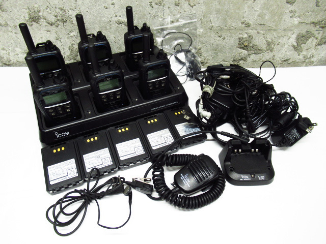ICOM アイコム IP501H 6台セット トランシーバー ブラック アンテナ付き 6連充電器 替えバッテリー マイク等 現状品 管理7k1008A-F02