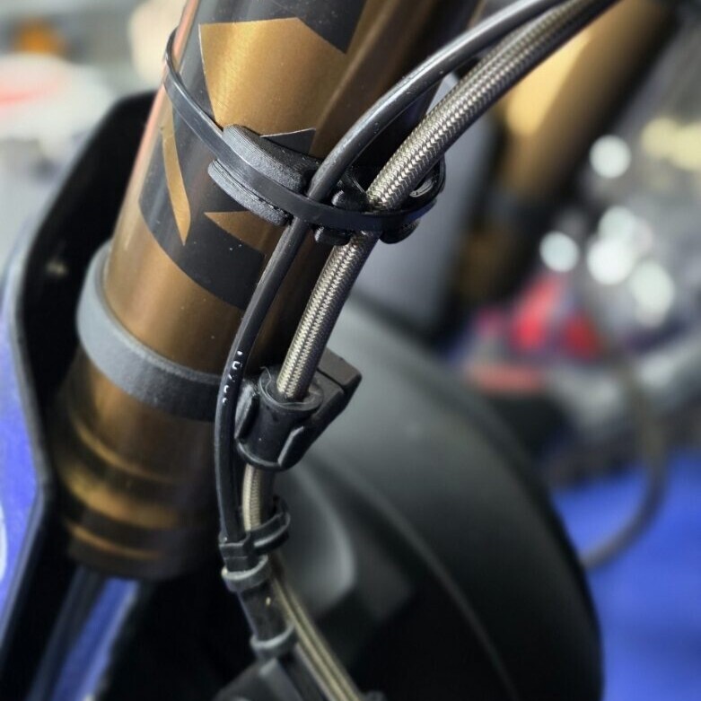 RACETORX ブレーキラインブラケット