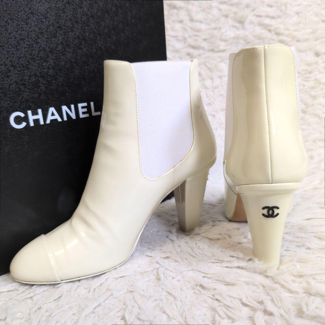 【入手困難】CHANEL シャネル 2022クルーズコレクション パテントサイドゴアショートブーツ 37 1/2 ココマーク イタリア製 白 ホワイト