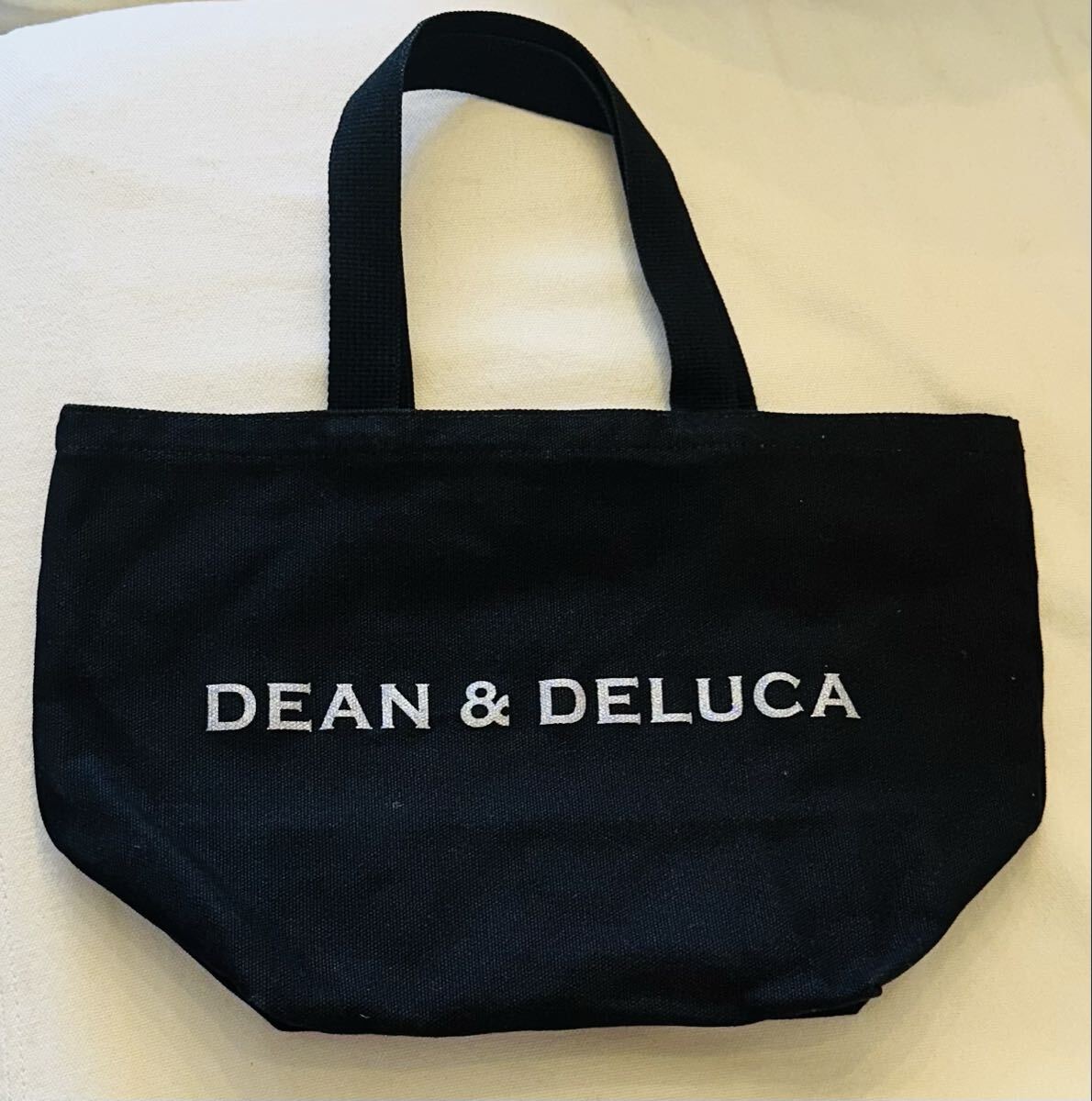 新品【DEAN & DELUCA】ディーン&デルーカ トートバッグ S ブラック ホワイト ロゴ エコバッグ ミニバッグ キャンバス地 船底 舟型 弁当入れ