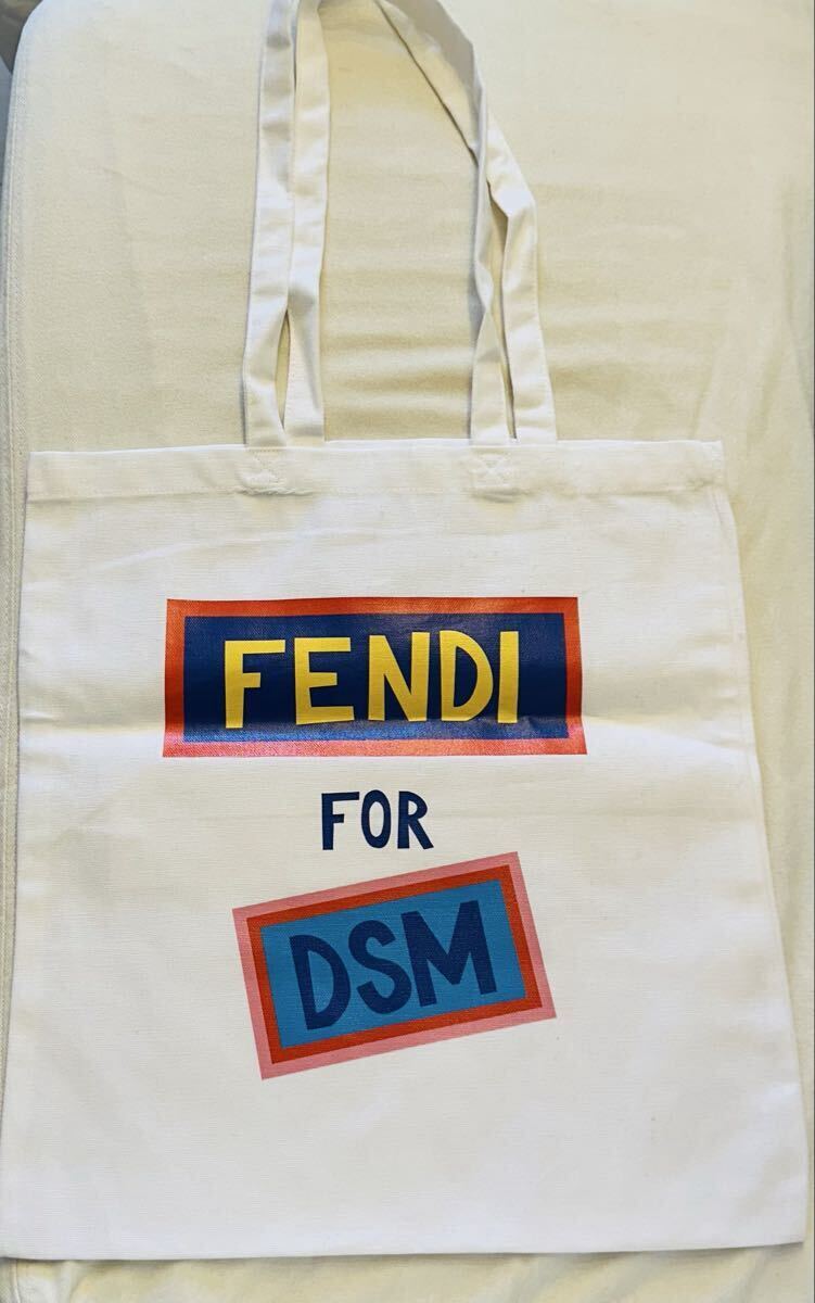 新品【 FENDI】フェンディ　ドーバーストリートマーケット　コラボ　限定　トートバッグ　エコバッグ　白　ホワイト　ロゴ　入手困難　レア