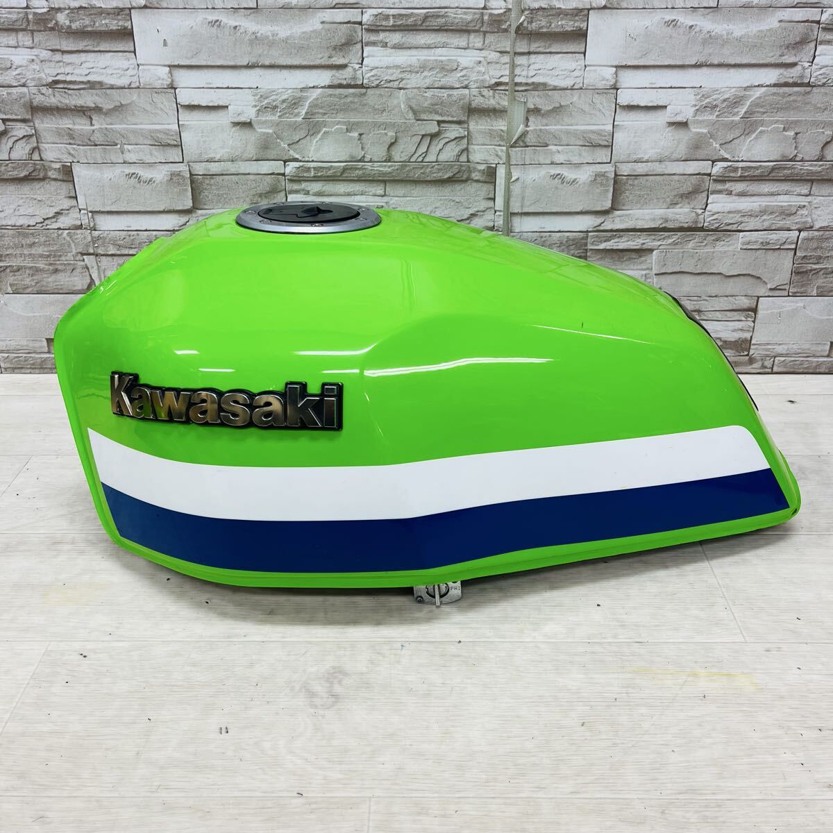 ☆希少☆ KAWASAKI カワサキ ZRX400 ガソリンタンク ライムグリーン 純正色 ローソンカラー タンク 燃料タンク 当時物 旧車 ZRX-Ⅱ