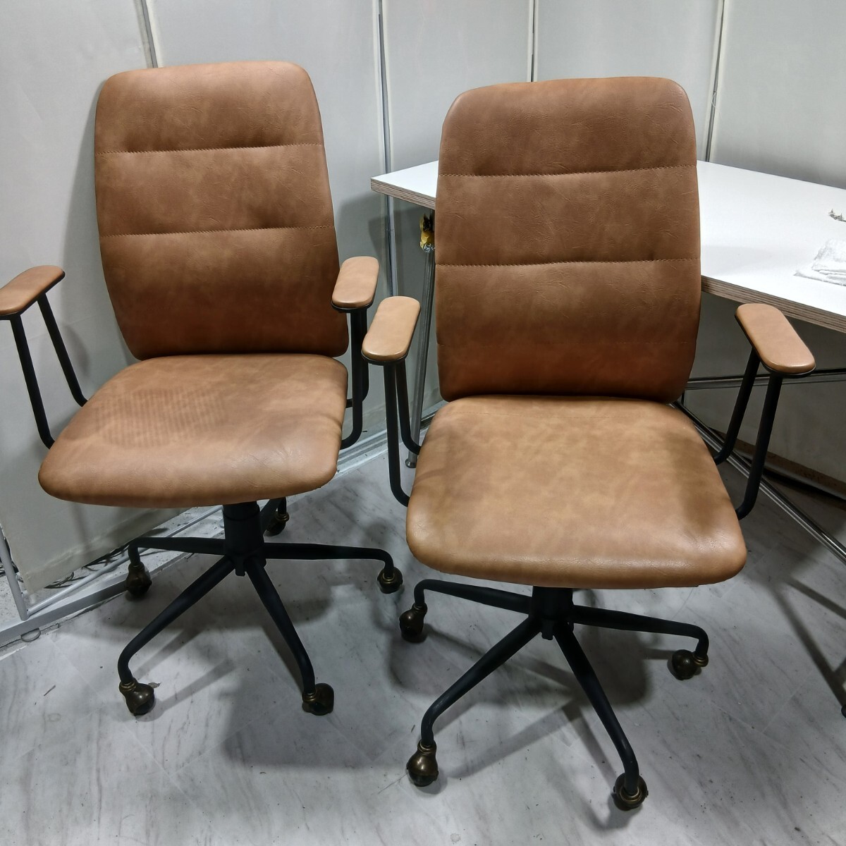 #466 オフィスチェア/ デスクチェア/ キャスター/ PUレザー/ アンティークチェア/ 昇降式/和歌山県にて引き取り大歓迎