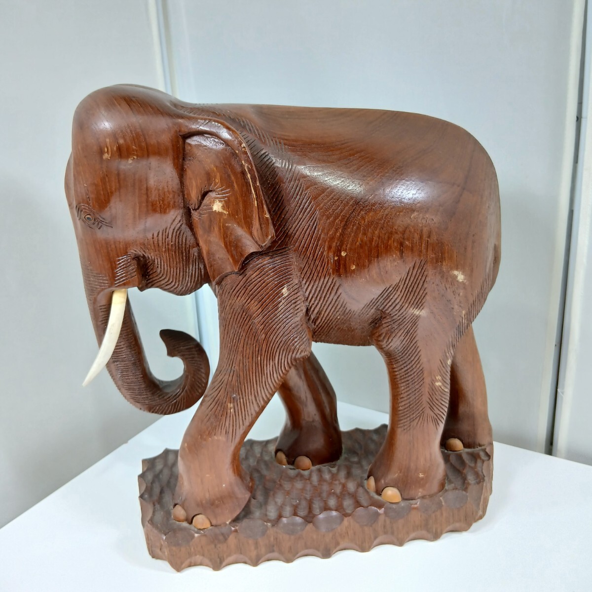 #761 木彫り 木製 象 オブジェ 置物 ゾウ 彫刻 インテリア 民芸品 幸せを呼ぶゾウ/和歌山県にて引き取り大歓迎