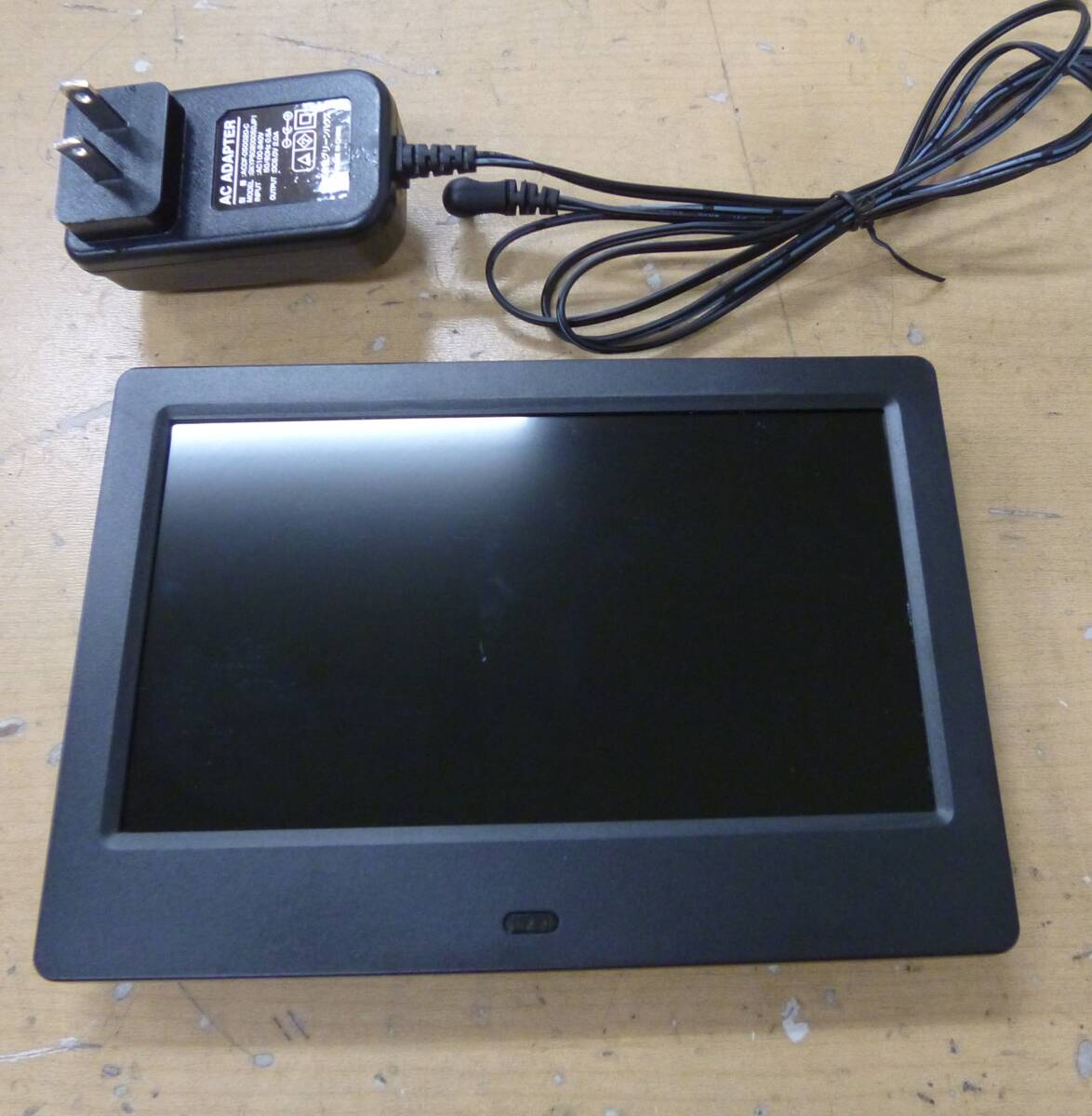中古 GREEN HOUSE デジタルフォトフレーム GH-DF7T-BK [S-349] 送料無料(北海道・沖縄・離島・佐川急便中継料金がかかる地域は除く)