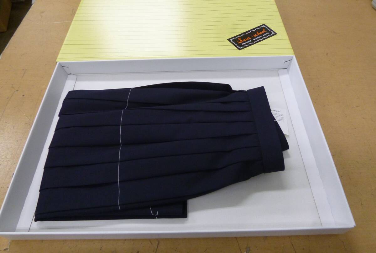 未使用 車ひだ スカート 63×63 学生服スカート [S-326] 送料無料(北海道・沖縄・離島・佐川急便中継料金がかかる地域は除く) 送料無料