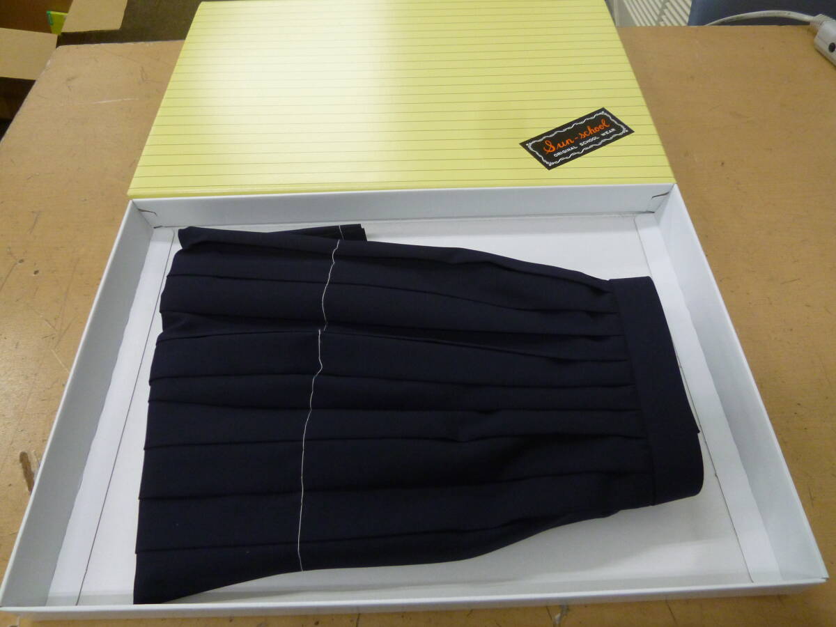 未使用 車ひだ スカート 60×57 学生服スカート [S-328] 送料無料(北海道・沖縄・離島・佐川急便中継料金がかかる地域は除く)