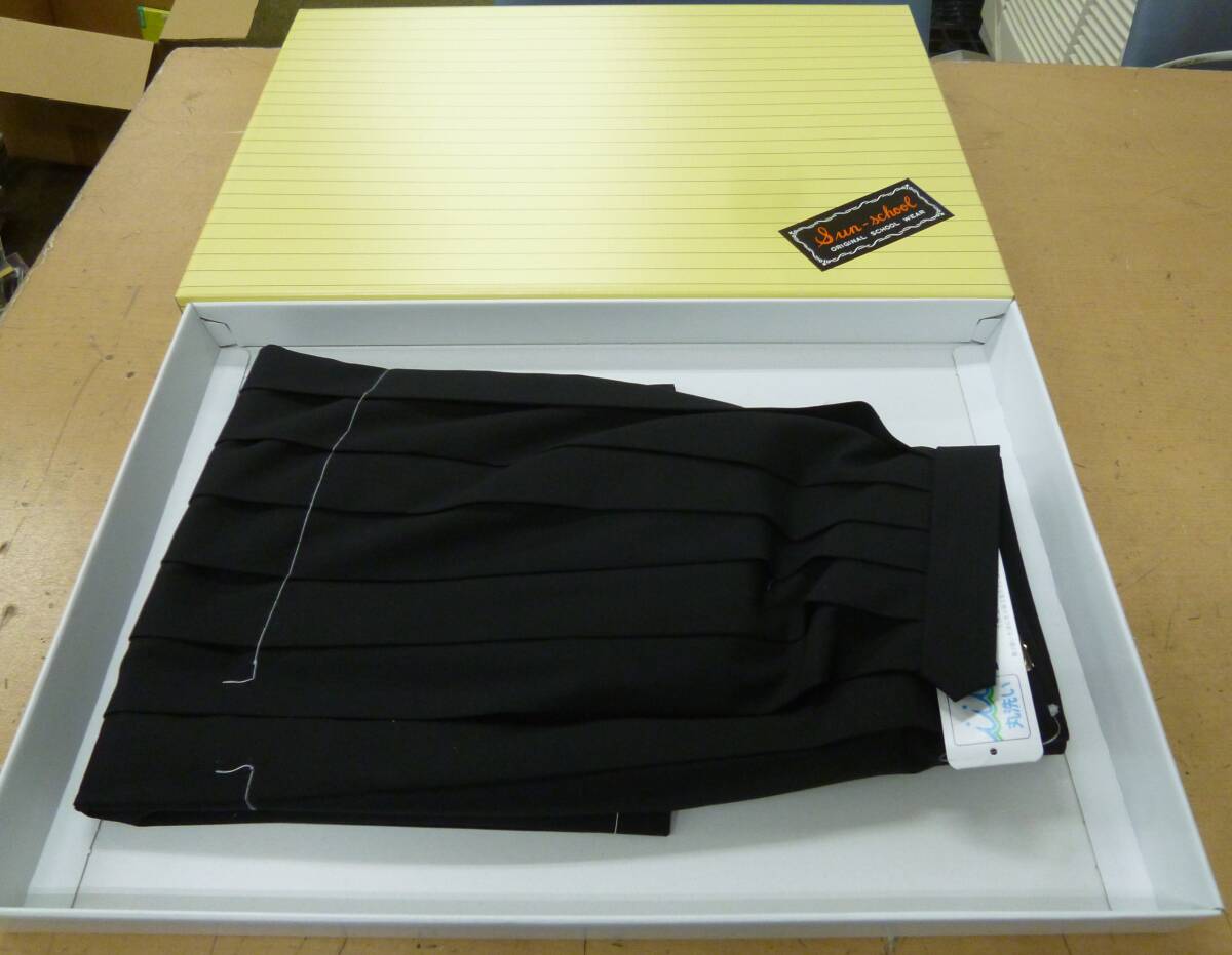 未使用 車ひだ スカート 黒色 66×69 学生服スカート [S-331] 送料無料(北海道・沖縄・離島・佐川急便中継料金がかかる地域は除く)