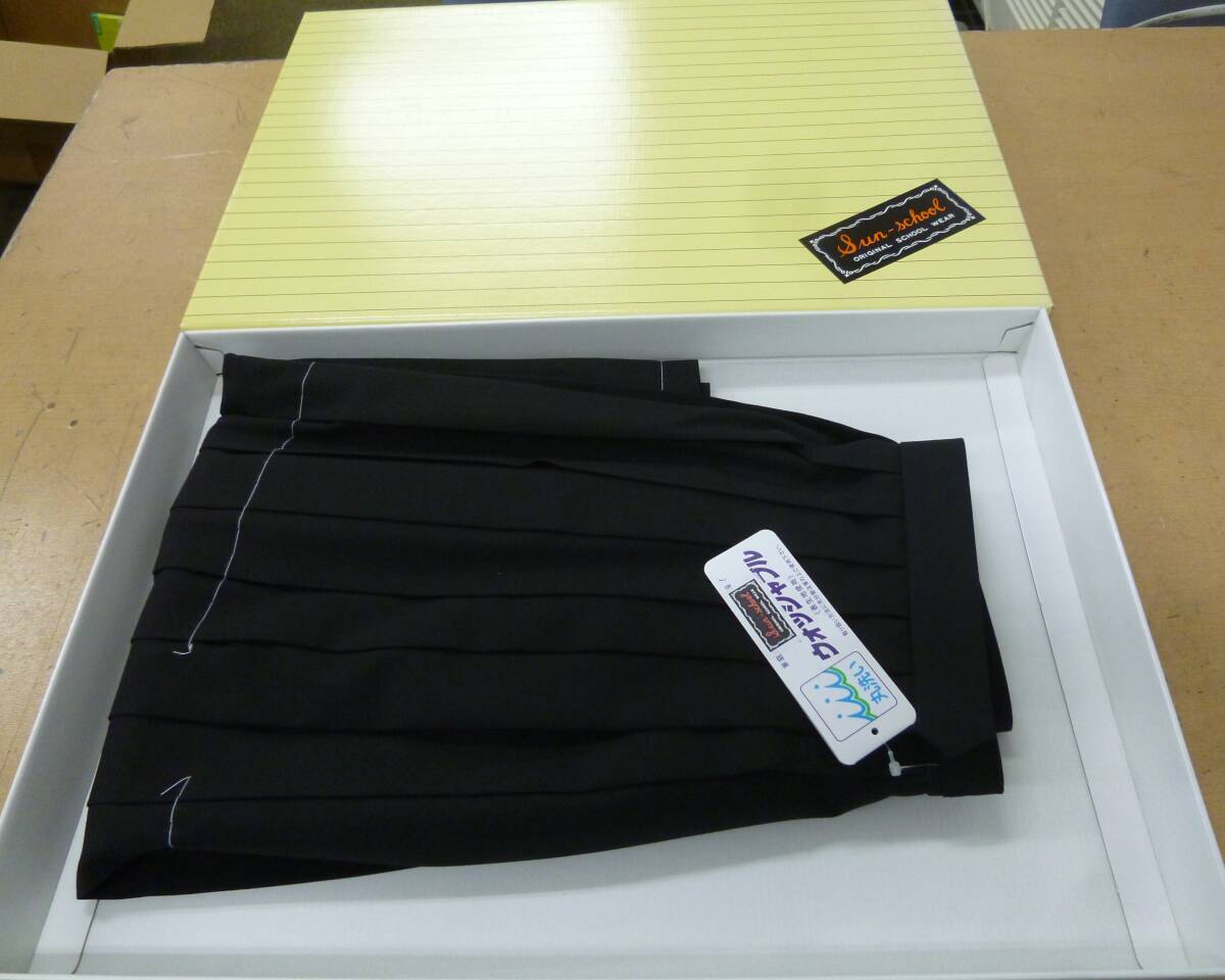 未使用 車ひだ スカート 黒色 69×69 学生服スカート [S-333] 送料無料(北海道・沖縄・離島・佐川急便中継料金がかかる地域は除く)