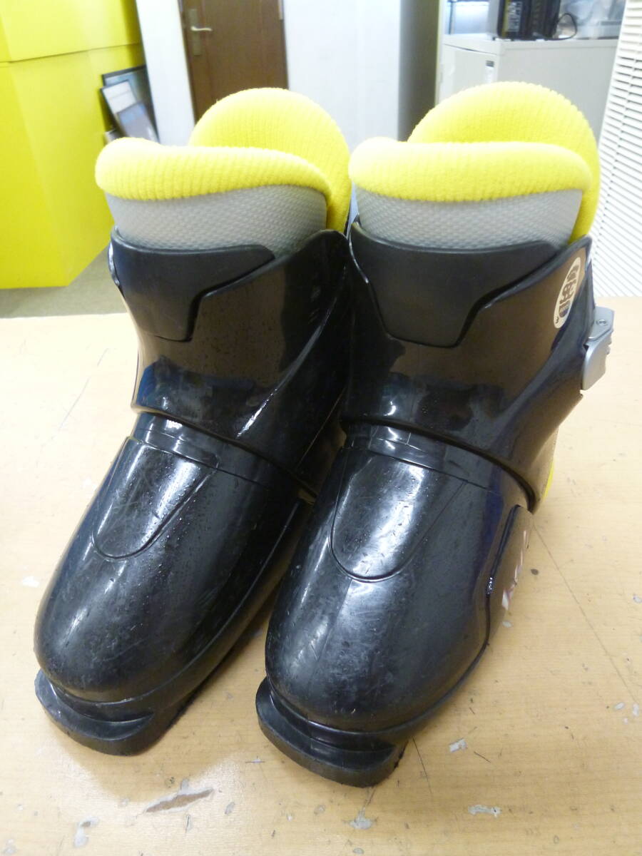 中古 ジュニアスキーブーツ ソール230㎜ 約15㎝ [L-196] 送料無料(北海道・沖縄・離島・佐川急便中継料金がかかる地域は除く)