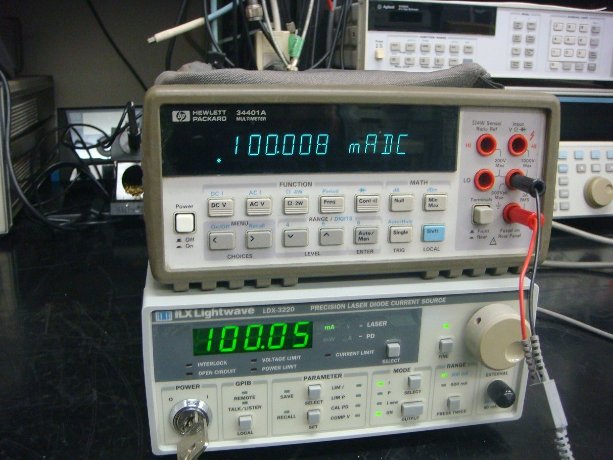 【正常動作品】ILX LDX-3220 10V 500mA レーザーダイオードカレントソース