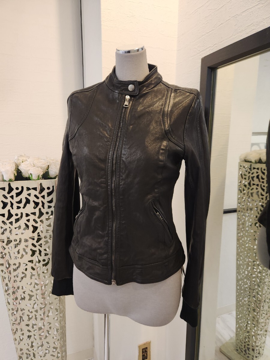 DOLCE&GABBANA　レザージャケット(9110-7)302,400円の値札付き