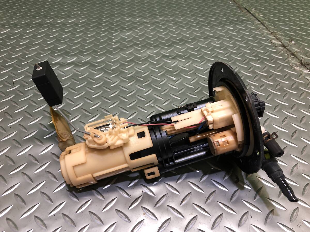 スズキ エブリィ EBD-DA64V K6A ターボ車 DR64V DG64V フューエルポンプ 燃料ポンプ ガソリンポンプ デンソー 15100-68H50 管27421