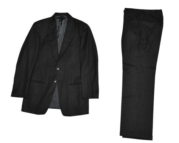 ★美品★アルマーニ★ARMANI COLLEZIONI★ ハンサムな印象を与えるグレーストライプ、 高級素材とスタイル良く見えるお洒落な2釦スーツ44/M