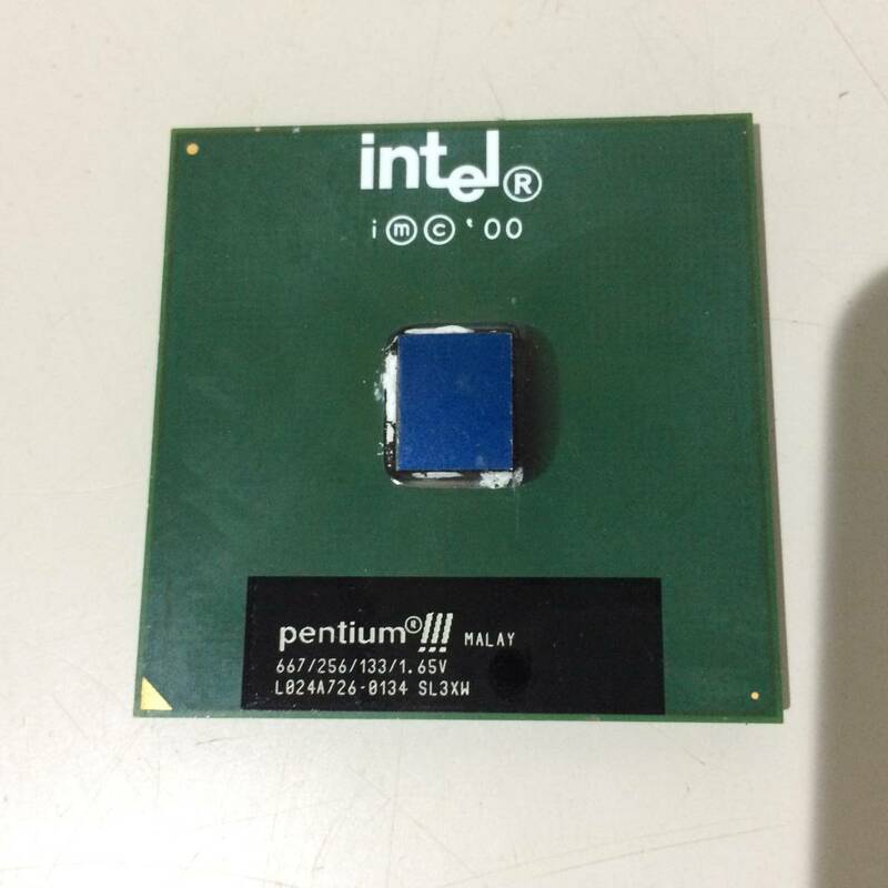 中古品 intel PentiumⅢ 667MHz L2:256KB FSB:133MHz 現状品③