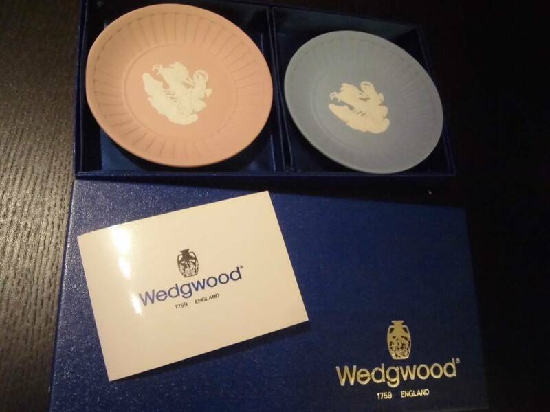 WEDGWOOD ウェッジウッド 皿 未使用 2枚 セット お皿 ジャスパー ピンク ブルー 水色 馬 イギリス 非売品 箱 プレート アンティーク 