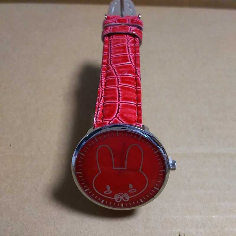 ◇うさぎがキュートな半透明アナログ腕時計 レッド