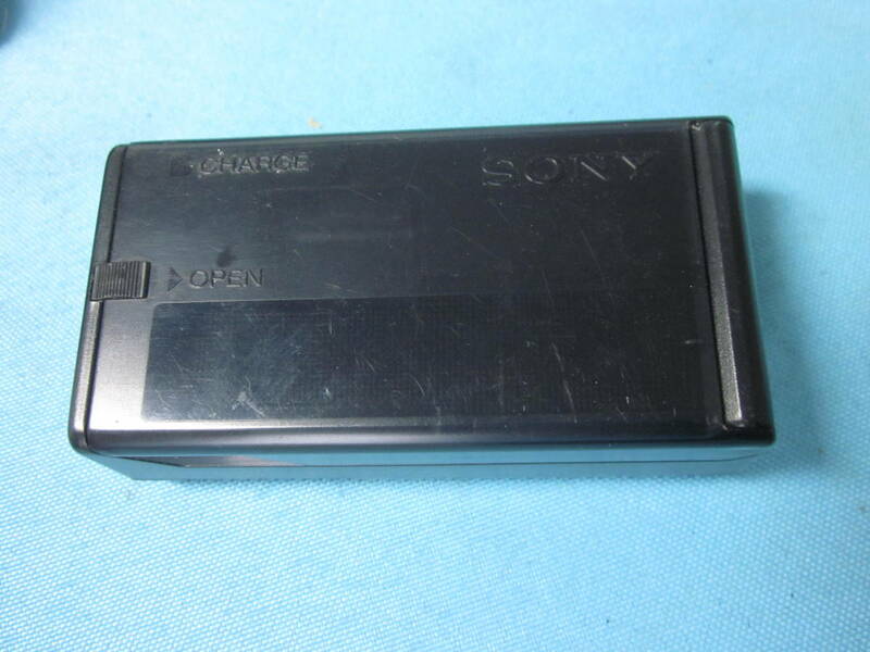 SONY BC-8A バッテリー充電器 ガム充電池用 ライト有★確認済、定形外送料220円