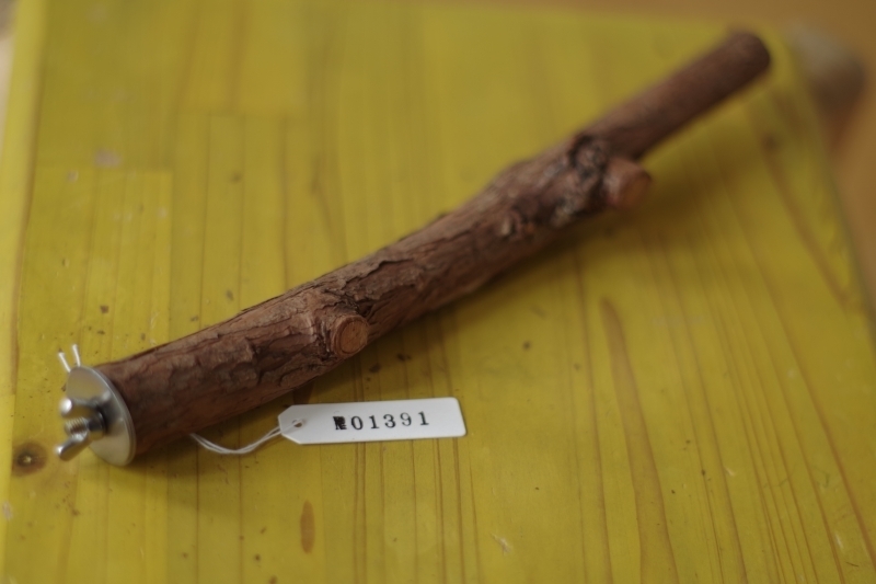 #1391 国産自然木の止まり木(ヒノキ22cm) 文鳥、セキセイインコなどに