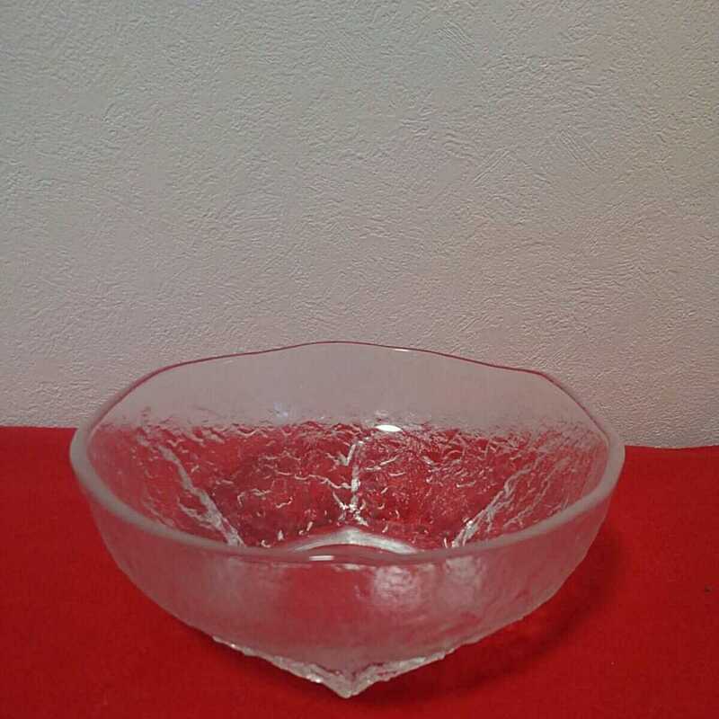 ガラス鉢　　そうめん鉢　　サラダボウル　　高さ8センチ　口径17センチ　　ガラス食器　
