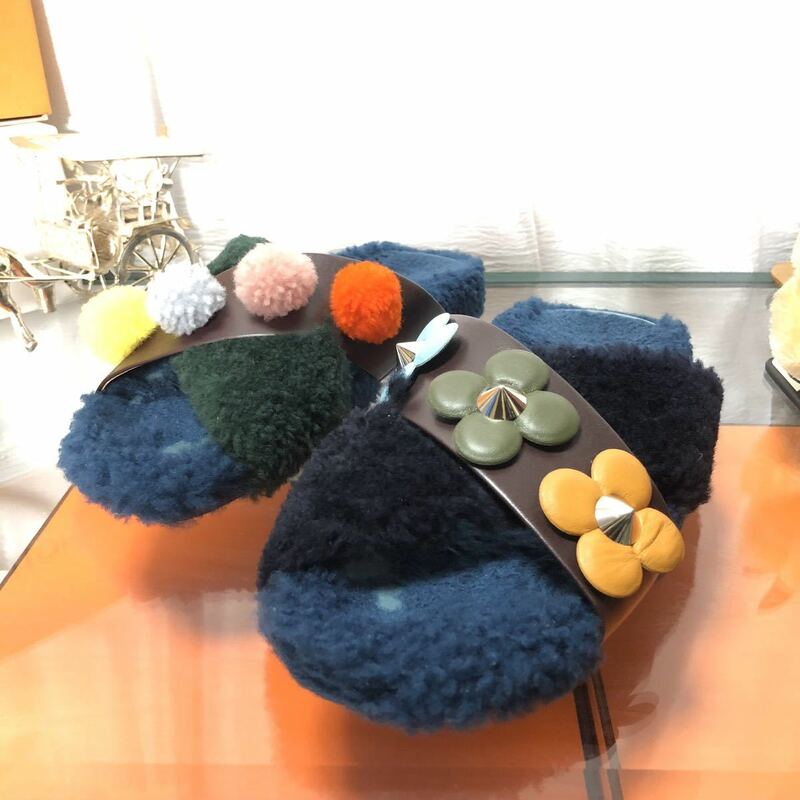 FENDI フェンディ 花モチーフ ムートン ファー サンダル 靴