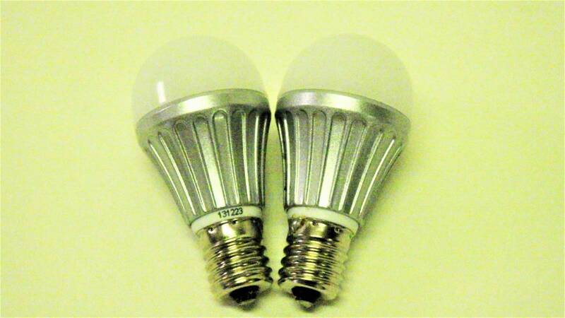 電球：　LED ECOHILUX LDA6N-G-E17-V2 　5.7W　昼光色　2個/組　 