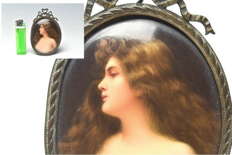 【趣楽】 西洋美術　１９世紀　女性図陶板　高さ１０，８ｃｍ　C1131