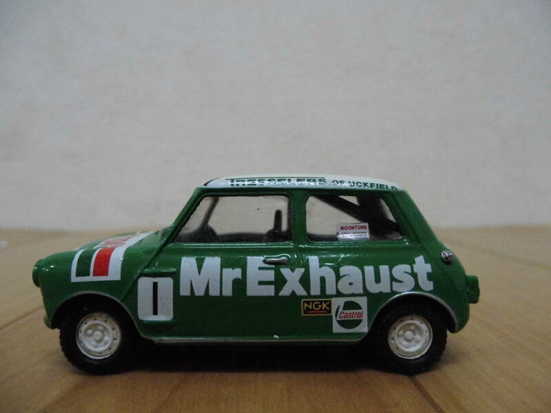 VITISSE / ビテス　MINI　Castrol / カストロール　ミニカー　MrExhaust NGK MOUNTONE TRESSELERS OF UCKFIELD グリーン