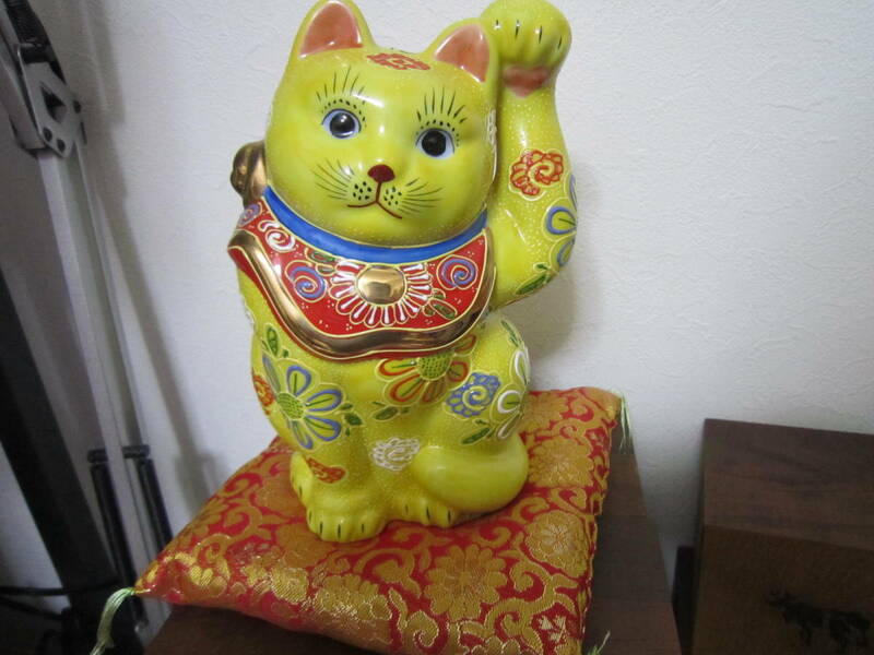 九谷焼　招き猫　盛　約20㎝　黄色