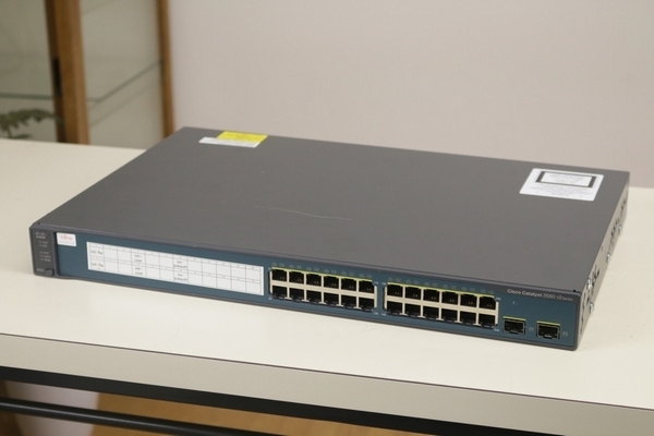 【シスコ CISCO】（Catalyst 3560 V2シリーズ）14年製　通電チェックのみ 現状品